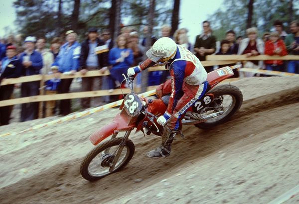 Matti Autio piiskaa Mugen Hondaa Salo GP-125cc 1980